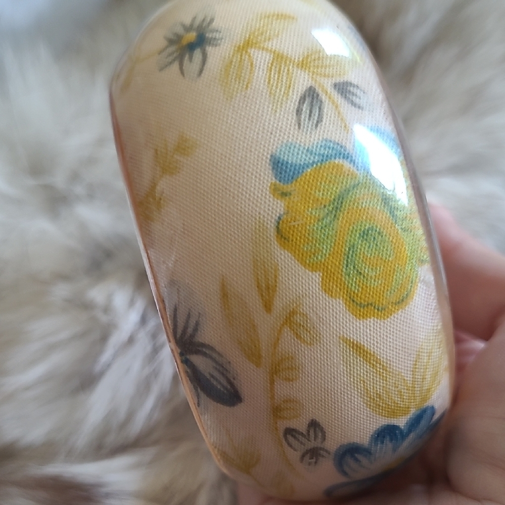 Vintage Floral Bangle Bracelet with Blue and Yellow Flowers - Picture 5 of 10